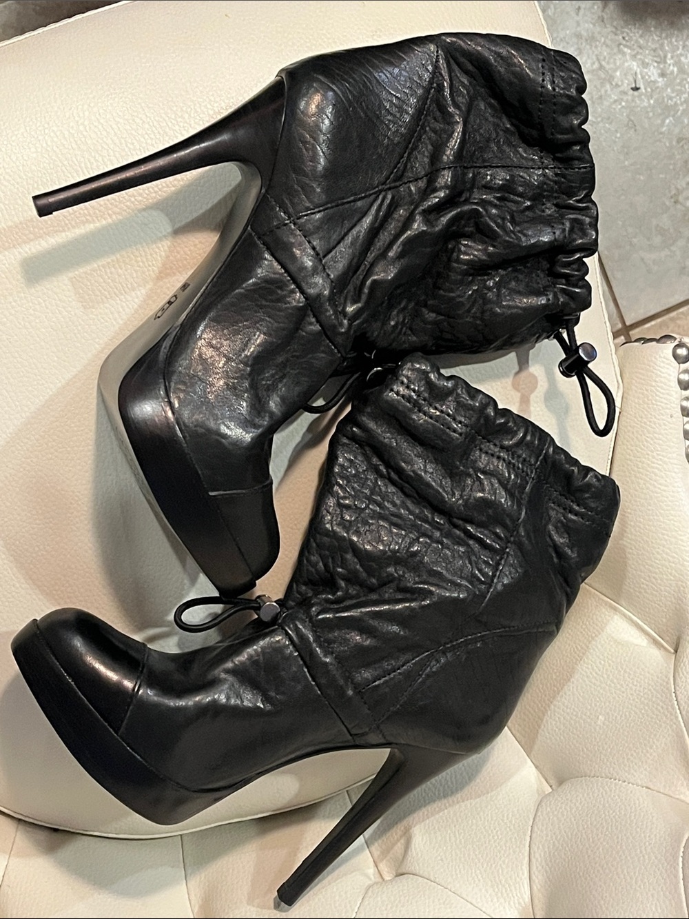 Tory Burch Black Leather Drawstring Ankle Boots Eye Catching Rare Find 8.5